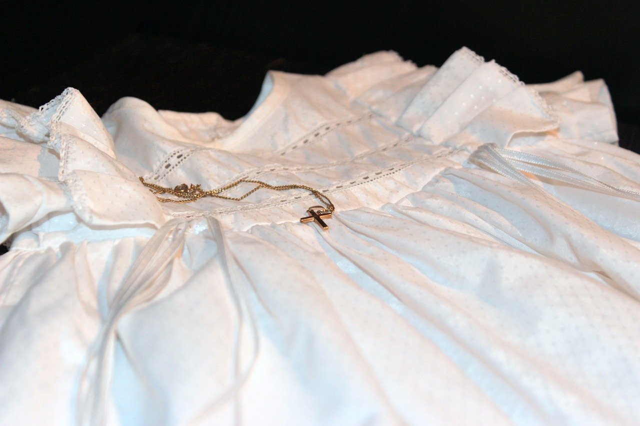 Taufkleid: Was das Gewand zur Taufe auf sich hat